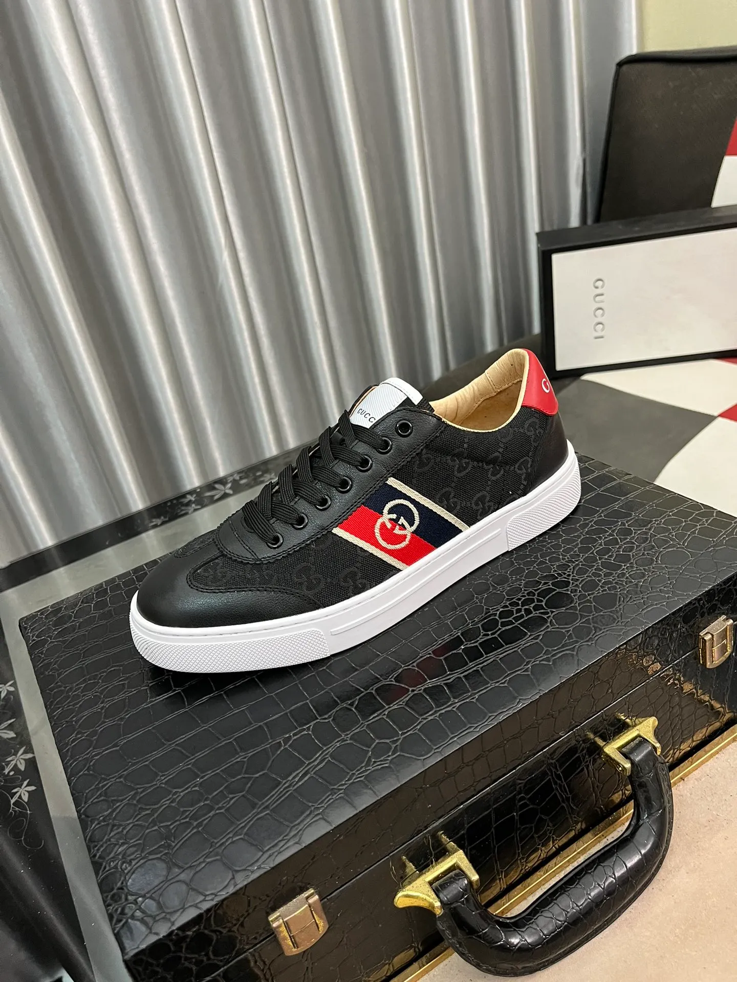 Men's shoes 💰400⌚️⌚️《Gucci*》The latest hot-selling casual shoes, top brand [seduce] luxury~purchase, top~quality. [Strong] The upper is made of imported breathable mesh with material ➕ breathable sports lining (•) and fine workmanship. Original personalized fashionable soft rubber wear-resistant outsole, size: 38-443⃣️colors available